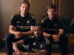 Seragam baru Fulham FC untuk musim 2025/26, Fulham FC, seragam Fulham, jersey Fulham, seragam kandang, seragam tandang, seragam ketiga, Premier League, sepak bola, berita Fulham, desain seragam, peluncuran seragam, adidas, SBOTOP, Royal Caribbean, Craven Cottage, merchandise Fulham, berita sepak bola, jersey terbaru, koleksi seragam