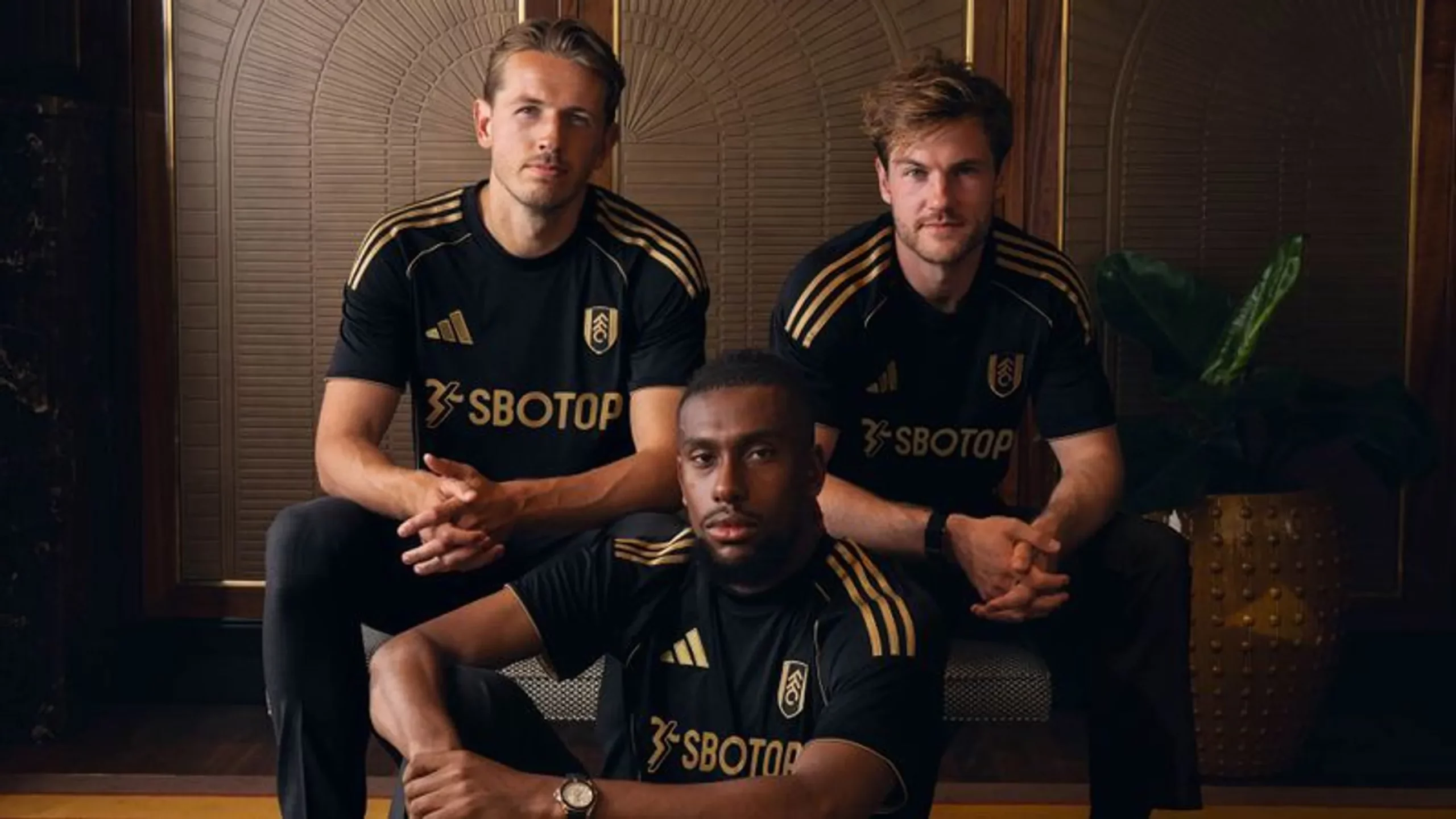 Seragam baru Fulham FC untuk musim 2025/26, Fulham FC, seragam Fulham, jersey Fulham, seragam kandang, seragam tandang, seragam ketiga, Premier League, sepak bola, berita Fulham, desain seragam, peluncuran seragam, adidas, SBOTOP, Royal Caribbean, Craven Cottage, merchandise Fulham, berita sepak bola, jersey terbaru, koleksi seragam